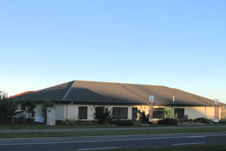 Photo of property in 61 Chesterfield Way, Orewa, 0931