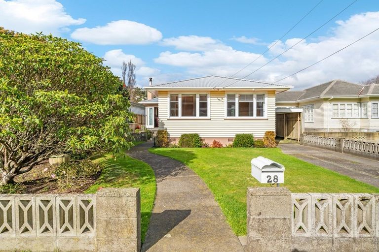Photo of property in 28 Golf Road, Manor Park, Lower Hutt, 5019