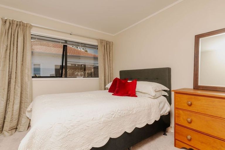 Photo of property in 17 Te Atatu Road, Te Atatu South, Auckland, 0610