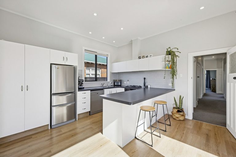 Photo of property in 243 Macandrew Road, Forbury, Dunedin, 9012