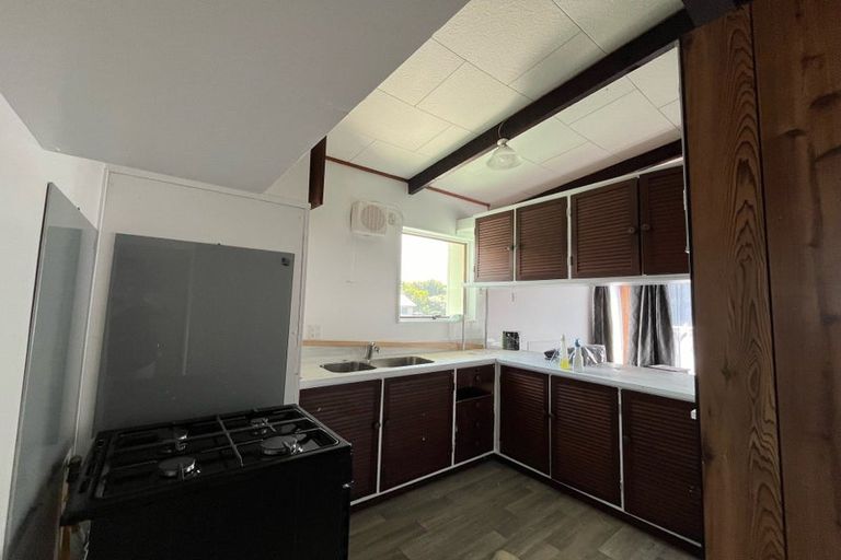 Photo of property in 2 Mervyn Place, Plimmerton, Porirua, 5026