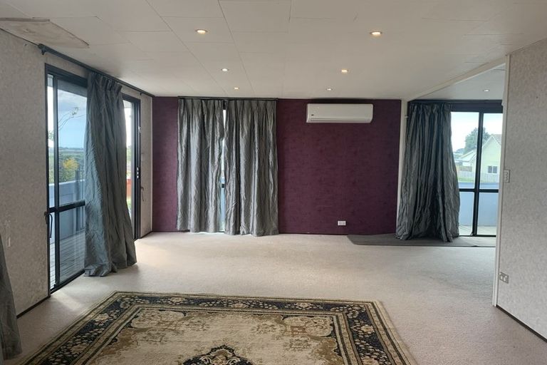 Photo of property in 8 Kopara Place, Clendon Park, Auckland, 2103