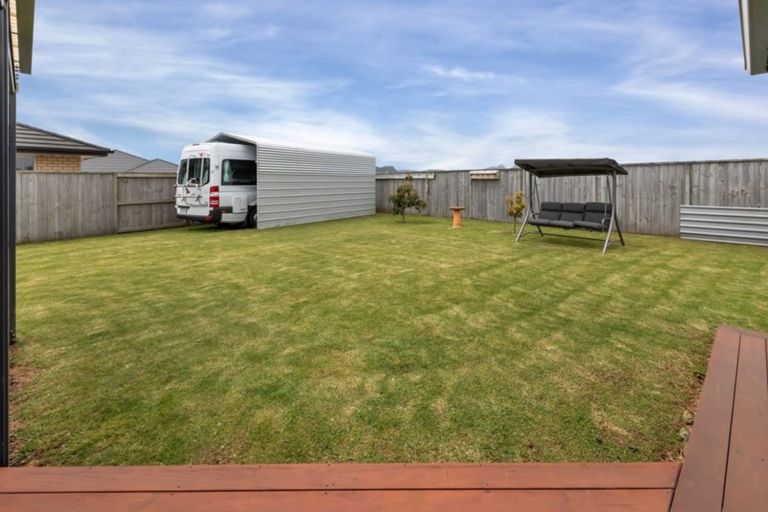 Photo of property in 5 Roto View, One Tree Point, 0118