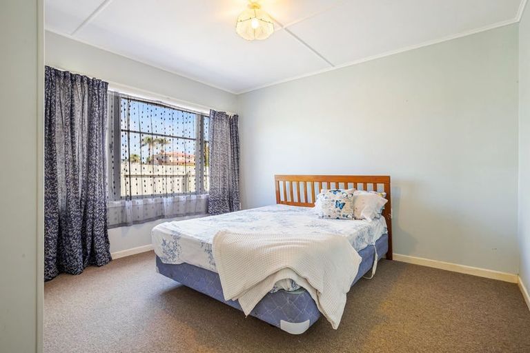 Photo of property in 255 Te Atatu Road, Te Atatu South, Auckland, 0610