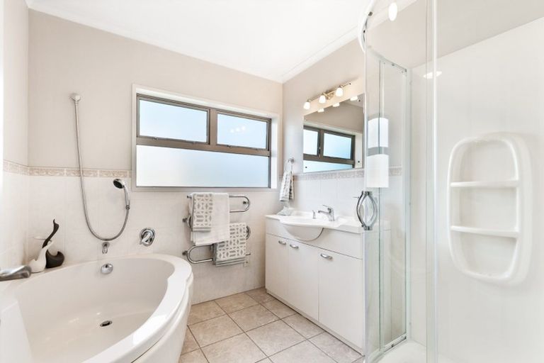 Photo of property in 131 Waimumu Road, Massey, Auckland, 0614