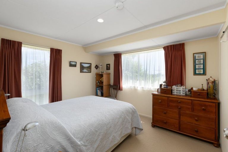 Photo of property in 6 Milne Place, Merrilands, New Plymouth, 4312