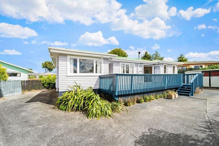 Photo of property in 23a Riserra Drive, Ranui, Auckland, 0612