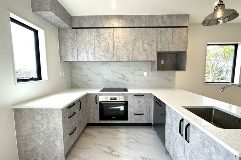 Photo of property in 4a/148 Lincoln Road, Henderson, Auckland, 0610