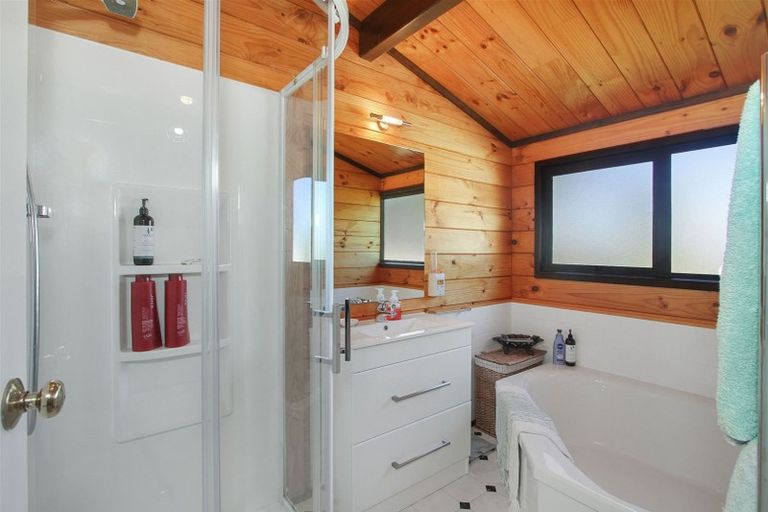 Photo of property in 100 Wharf Road, Clarks Beach, Pukekohe, 2679