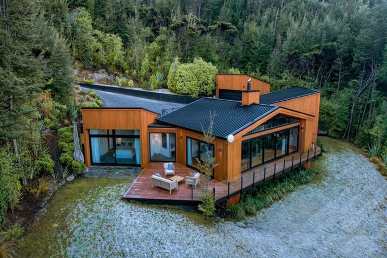 Photo of property in 18 Falcon Heights, Mount Creighton, Queenstown, 9371