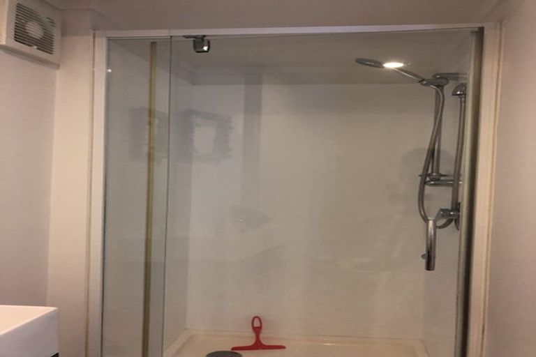 Photo of property in 2b Zion Road, Birkenhead, Auckland, 0626