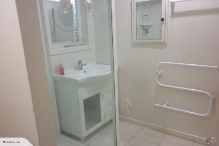 Photo of property in 1/21 Hauraki Crescent, Pinehill, Auckland, 0632