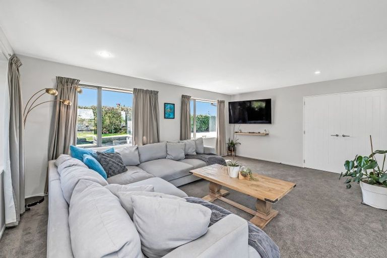 Photo of property in 18 Stanwood Grove, Darfield, 7510