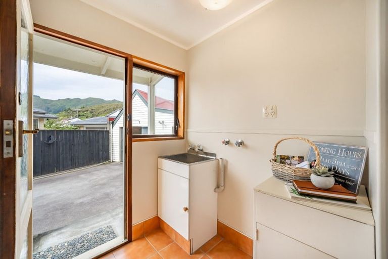 Photo of property in 3 Mcenroe Grove, Naenae, Lower Hutt, 5011