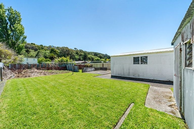 Photo of property in 73 Wellington Road, Wainuiomata, Lower Hutt, 5014