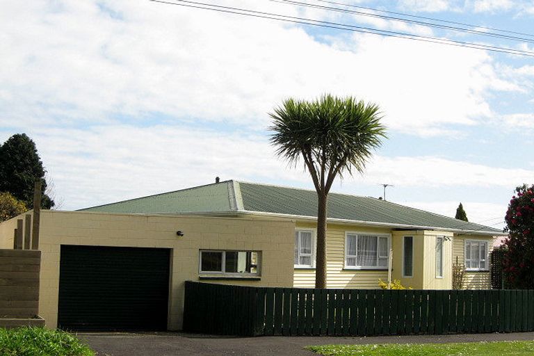 Photo of property in 17 Endeavour Street, Marfell, New Plymouth, 4310