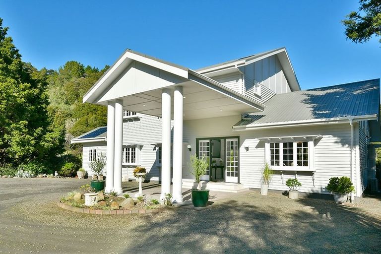 Photo of property in 384 Mangakura Road, Helensville, 0875