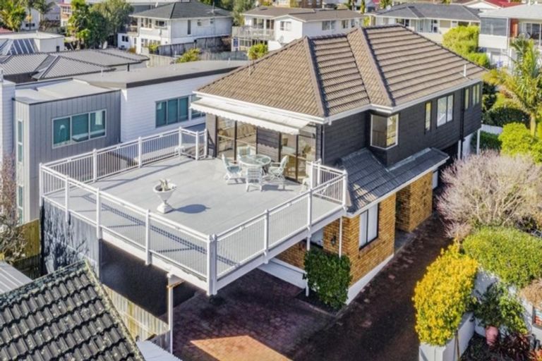 Photo of property in 2/20 Takutai Avenue, Bucklands Beach, Auckland, 2012