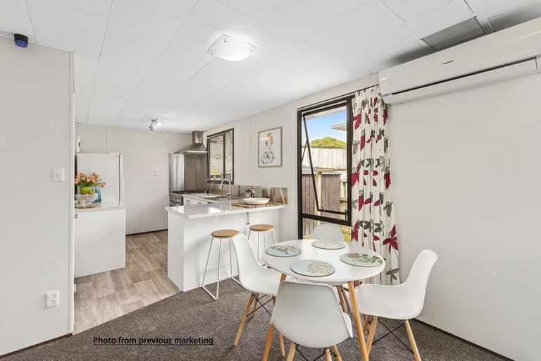 Photo of property in 2 Mcmanaway Grove, Stokes Valley, Lower Hutt, 5019