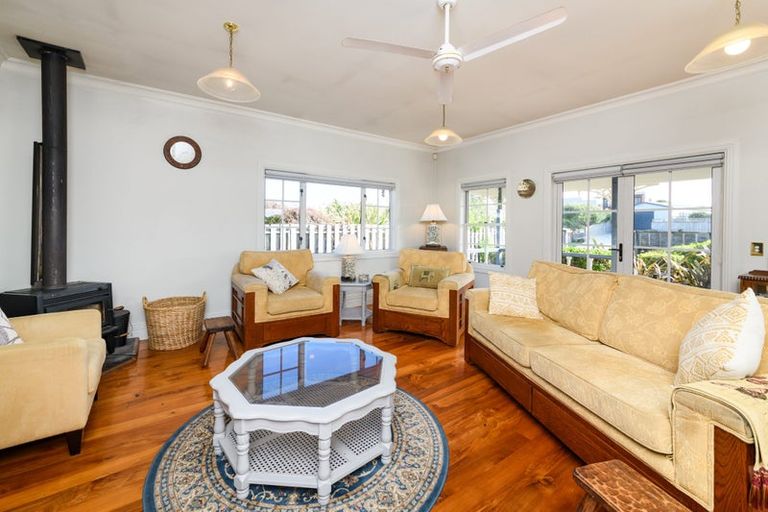 Photo of property in 32 Kent Avenue, Waitarere Beach, Levin, 5510