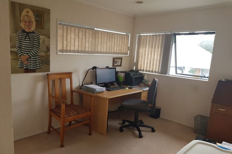 Photo of property in 8 Dunn Place, Farm Cove, Auckland, 2010