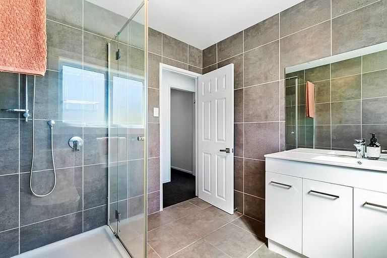 Photo of property in 6 Alston Avenue, Kelston, Auckland, 0602