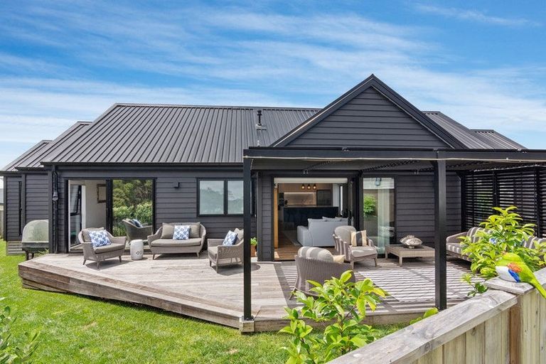 Photo of property in 9 Koiora Lane, Long Bay, Auckland, 0630