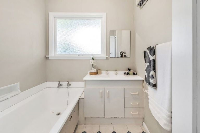 Photo of property in 112 East Belt, Lincoln, 7608