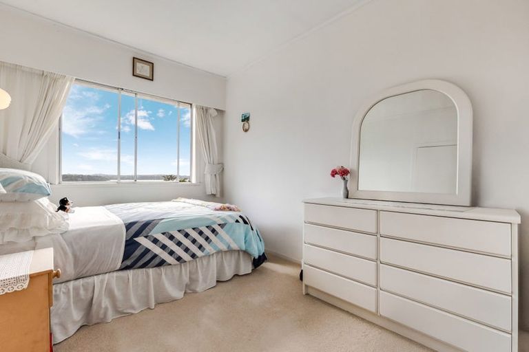 Photo of property in 98 Otitori Bay Road, Titirangi, Auckland, 0604