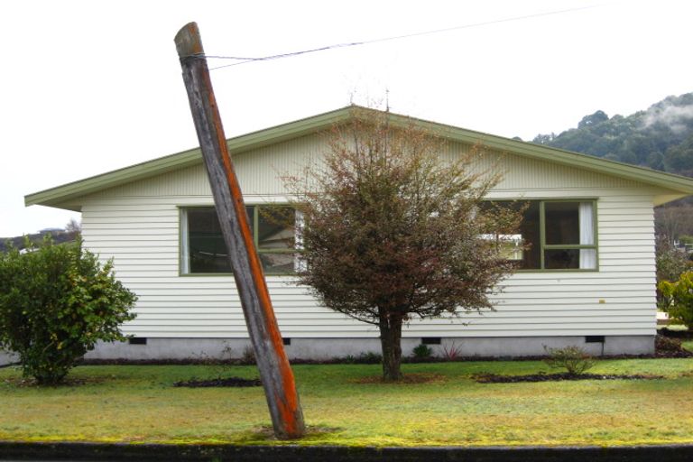 Photo of property in 14 Times Street, Reefton, 7830