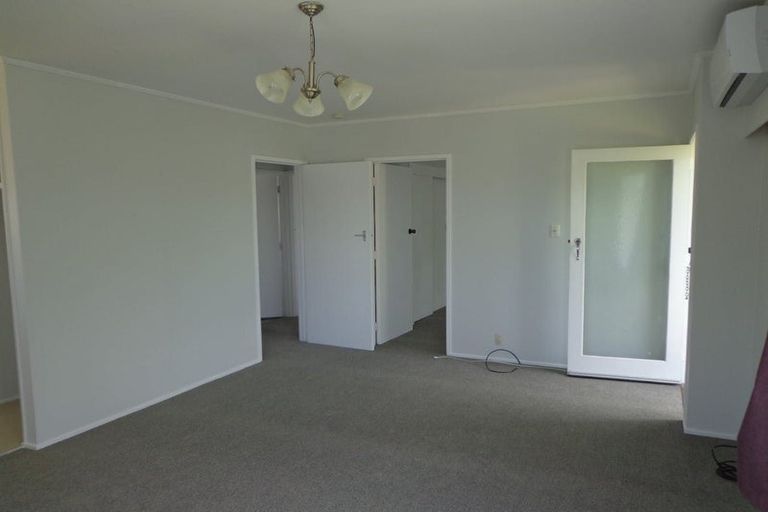 Photo of property in 1/3 Finn Place, Totara Vale, Auckland, 0629
