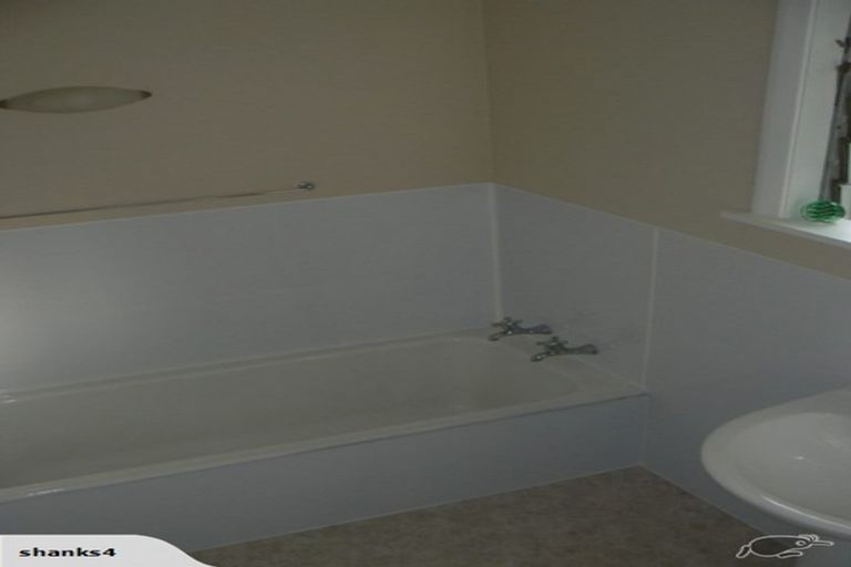 Photo of property in 16 Franklin Avenue, Hokowhitu, Palmerston North, 4410