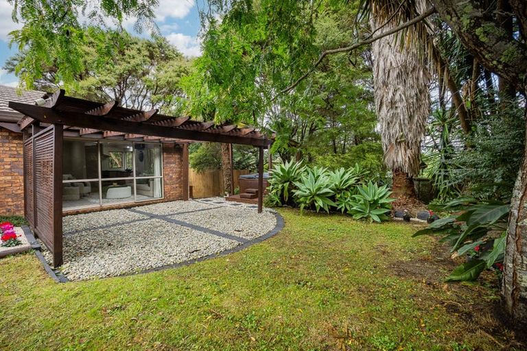 Photo of property in 27 Mckinley Road, Sunnyvale, Auckland, 0612