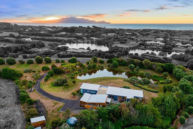 Photo of property in 40 Raukawa Road, Peka Peka, Waikanae, 5391