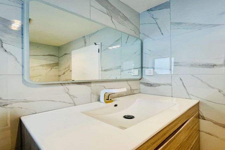 Photo of property in 36d Seymour Road, Sunnyvale, Auckland, 0612