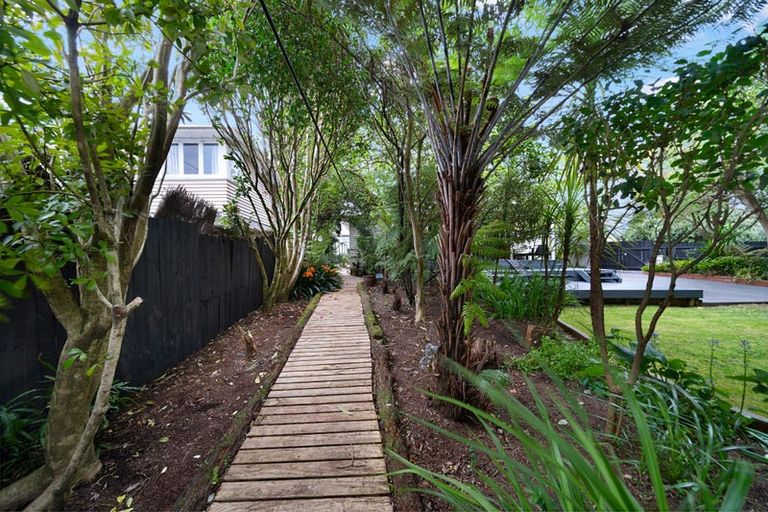 Photo of property in 2 Riserra Drive, Ranui, Auckland, 0612