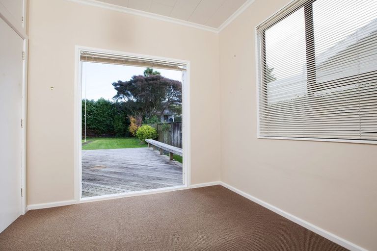 Photo of property in 9 Hoyle Place, New Plymouth, 4310