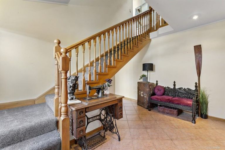 Photo of property in 17 David Crescent, Karori, Wellington, 6012