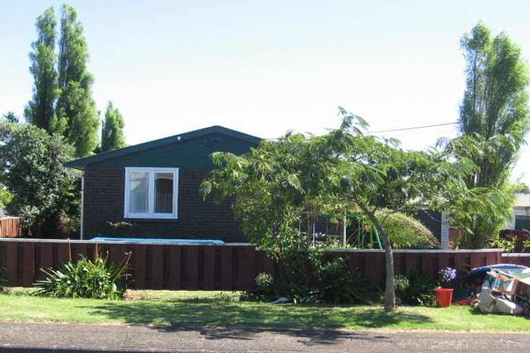 Photo of property in 10 Cobham Crescent, Kelston, Auckland, 0602