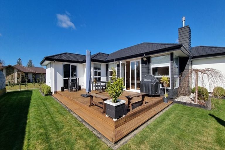 Photo of property in 6 Puketutu Grove, Motueka, 7120