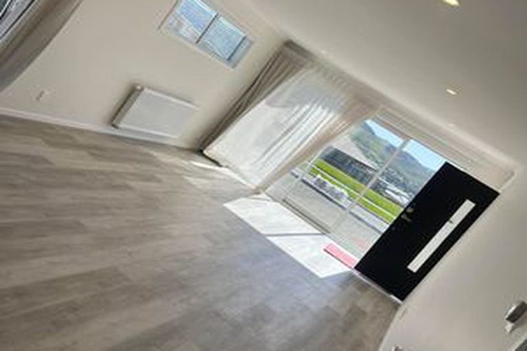 Photo of property in 115a Queen Charlotte Drive, Aotea, Porirua, 5024