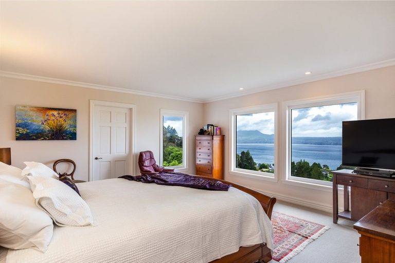 Photo of property in 423 Gillespie Place, Acacia Bay, Taupo, 3385