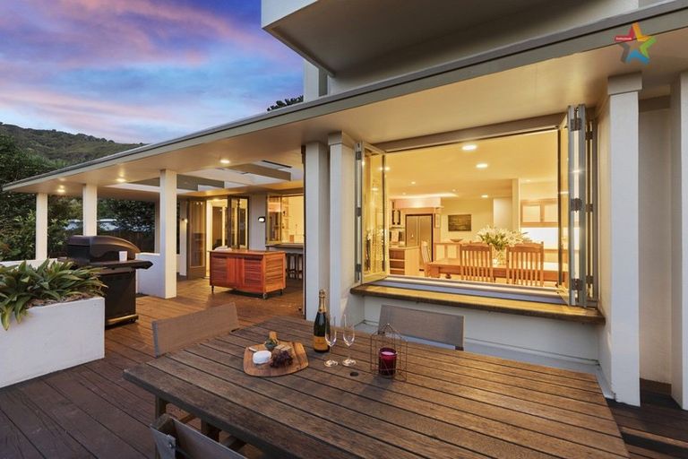 Photo of property in 437 Muritai Road, Eastbourne, Lower Hutt, 5013