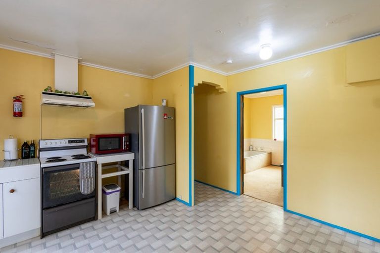 Photo of property in 63 Sea View Road, Baylys Beach, 0377