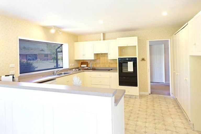 Photo of property in 50 Awanui Drive, Waikanae, 5036