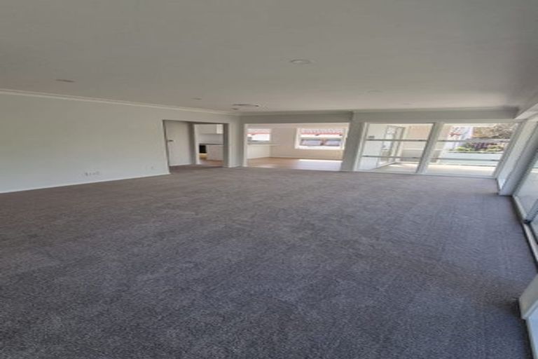 Photo of property in 4 Kerrymaria Place, Hillcrest, Auckland, 0627