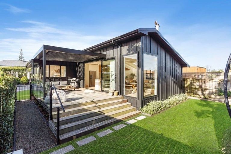 Photo of property in 1/7 Pine Road, Orewa, 0931