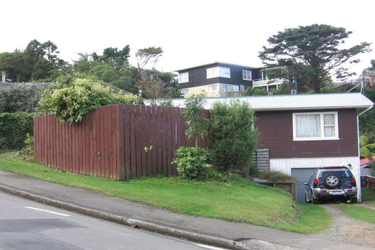 Photo of property in 36 Batchelor Street, Newlands, Wellington, 6037