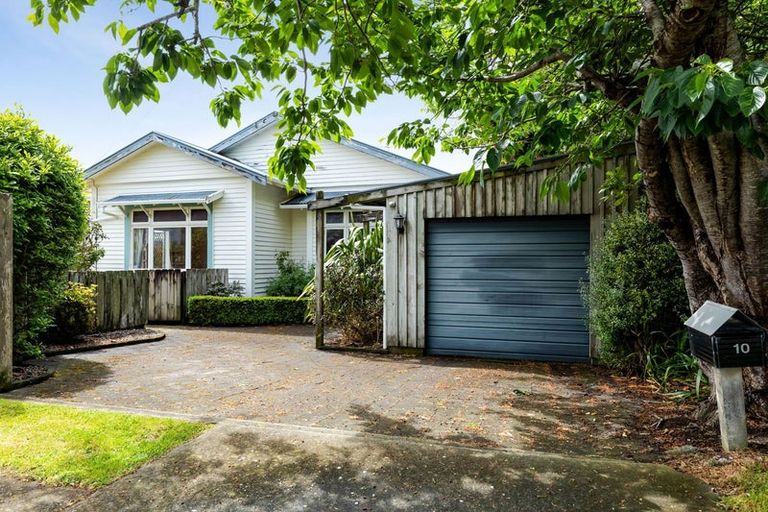 Photo of property in 10 Cameron Street, Hawera, 4610