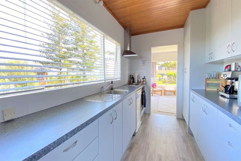 Photo of property in 1/29 Rangitoto Terrace, Milford, Auckland, 0620